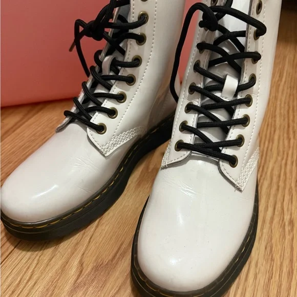 Dr. Martens White Leather Boots with Black Laces - Picture 6 of 6